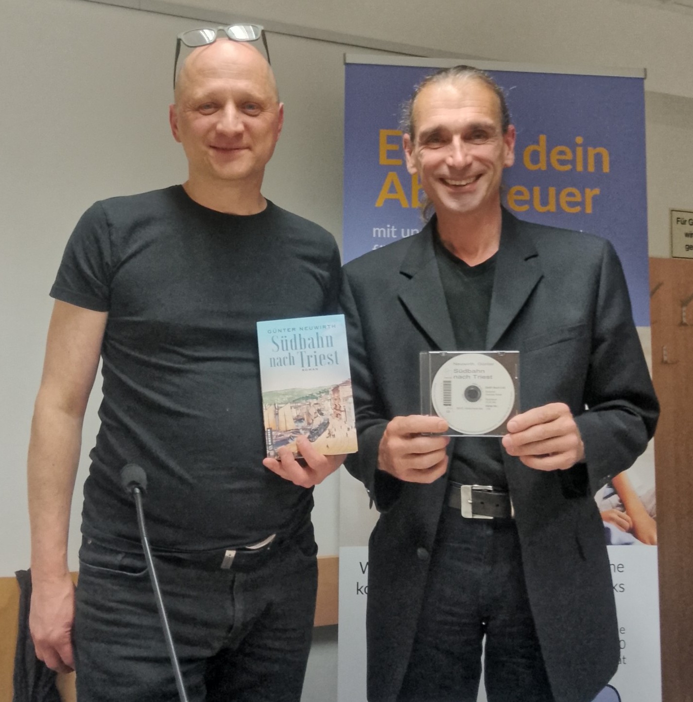 Foto von der Lesung mit Günter Neuwirth mit Sprecher Martin Nürnbergerin der Hörbücherei
